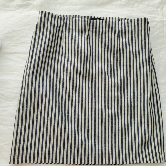 Pinstripe miniskirt - Picture 1 of 3